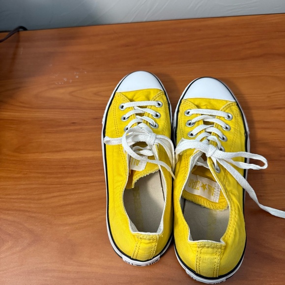 Chuck Taylor All Star OX Converse Low Top Sneaker Yellow White Lace Up Casual W7 - Picture 5 of 8